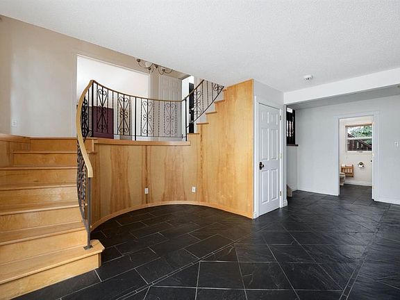 4th image of 104 W Dundas Rd