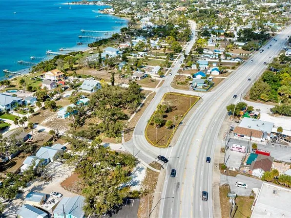 800 S McCall Rd, Englewood, FL 34223