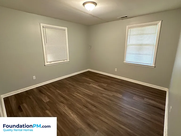 672 Carpenter St — Photo 14