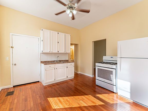 3rd image of 3157 S Racine Ave APT 1R