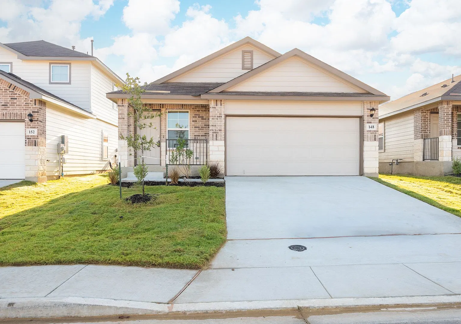 Like-New 3-Bedroom Home in San Antonio | Covered Patio + 2-Car Garage! — Photo 1