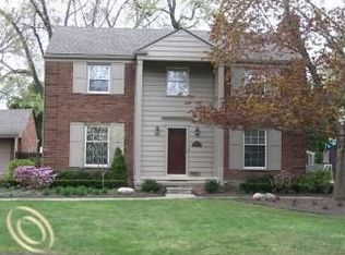542 Pemberton Rd, Grosse Pointe Park, MI 48230