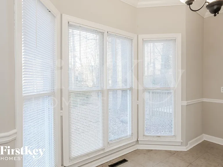 5300 Oglethorpe Ct — Photo 10