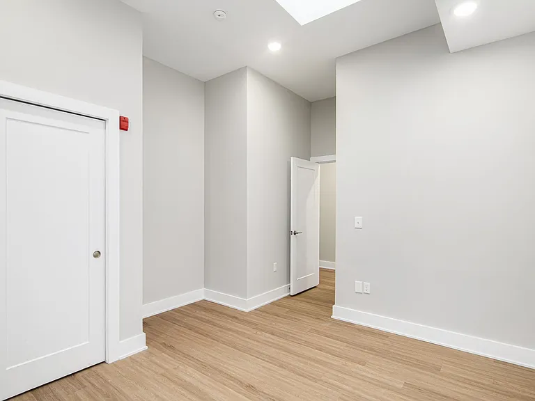 3915 Ridge Ave #201 — Photo 18