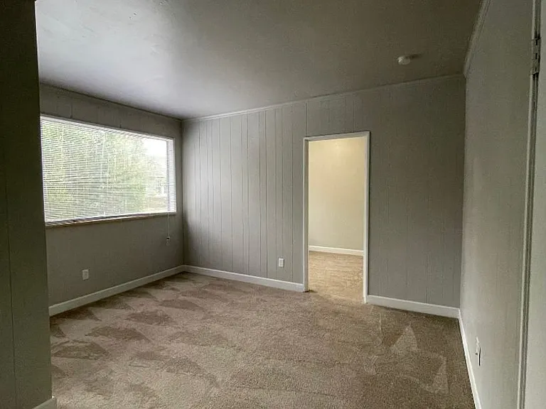5026 20th Ave NE — Photo 7