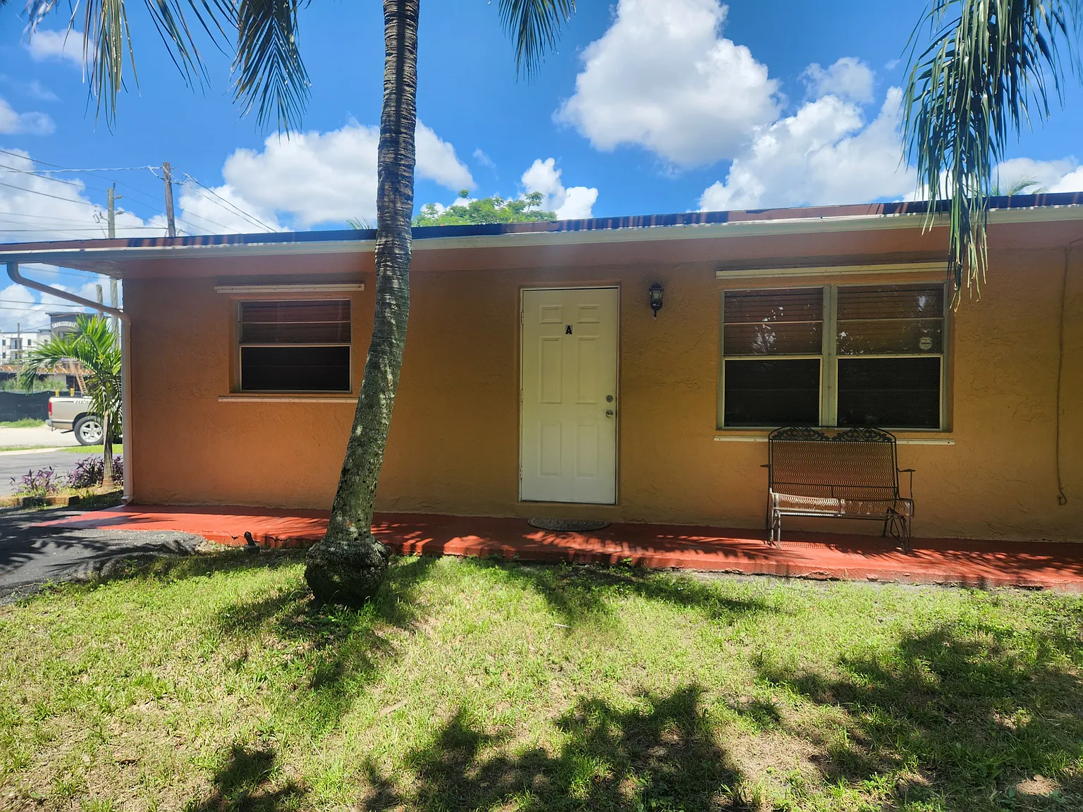 2 bed, 800 sqft, $2,100 — Photo 2
