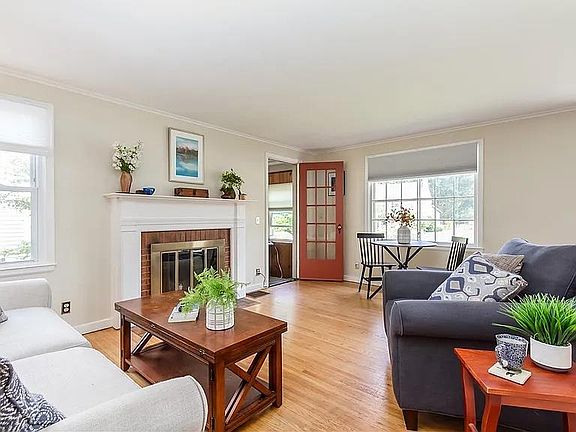 5th image of 184 Village Ln