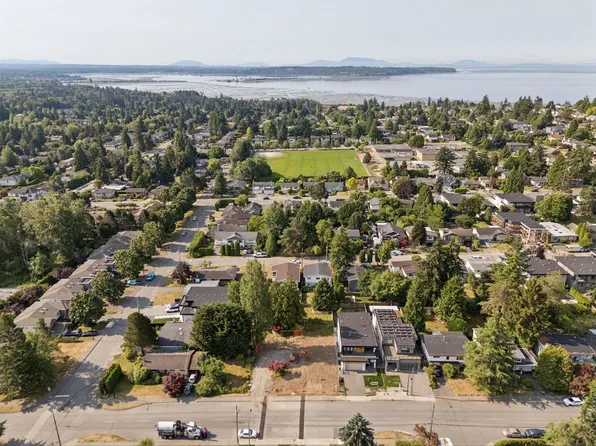 15916 Russell Ave, White Rock, BC V4B 2S4