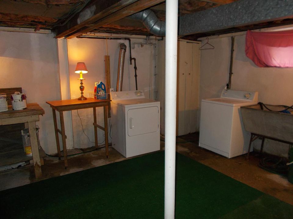 basement washroom area