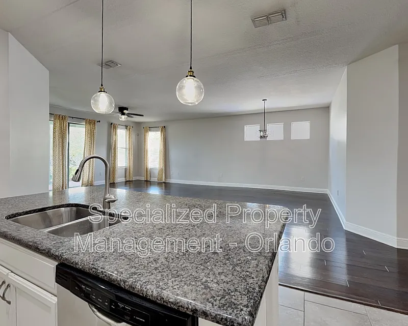 3 bed, 2.0 bath, 1921 sqft, $2,950 — Photo 4