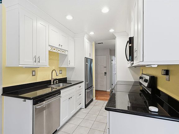5th image of 775 Center Ave