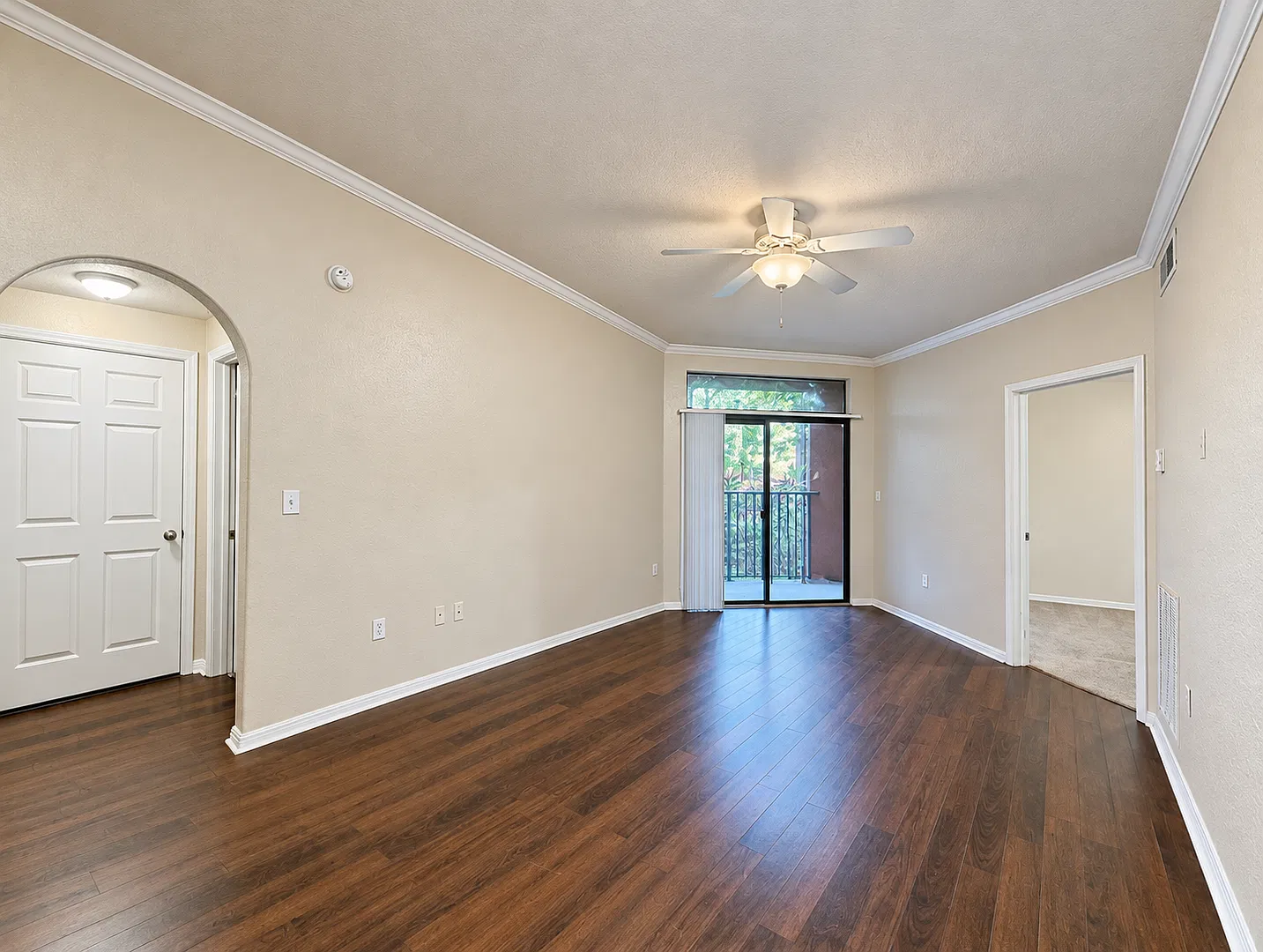2x2 1042 square feet with balcony — Photo 2