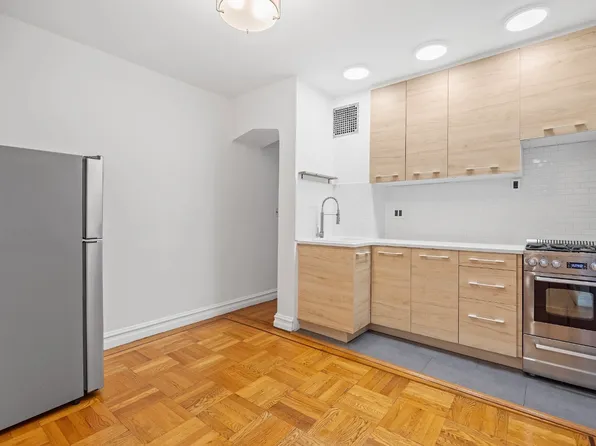 860 Grand Concourse image 4 of 12