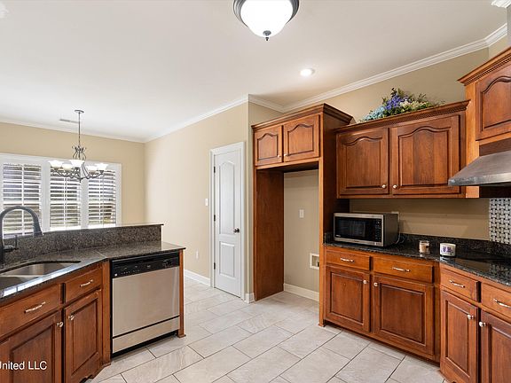 5th image of 8300 Montrose Dr
