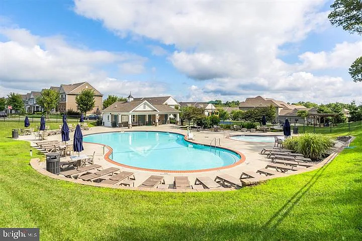 733 Sun Valley Ct — Photo 40