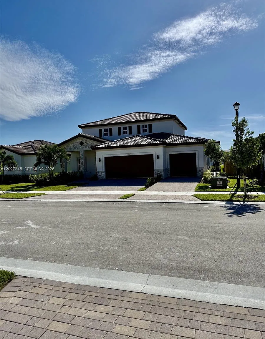 5 bed, 3.5 bath, 3105 sqft, $3,950 — Photo 1