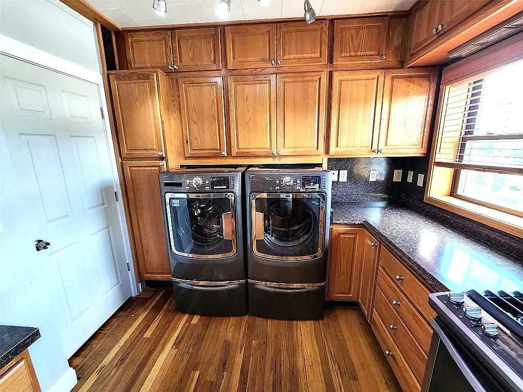 2 bed, 1100 sqft, $2,000 — Photo 3