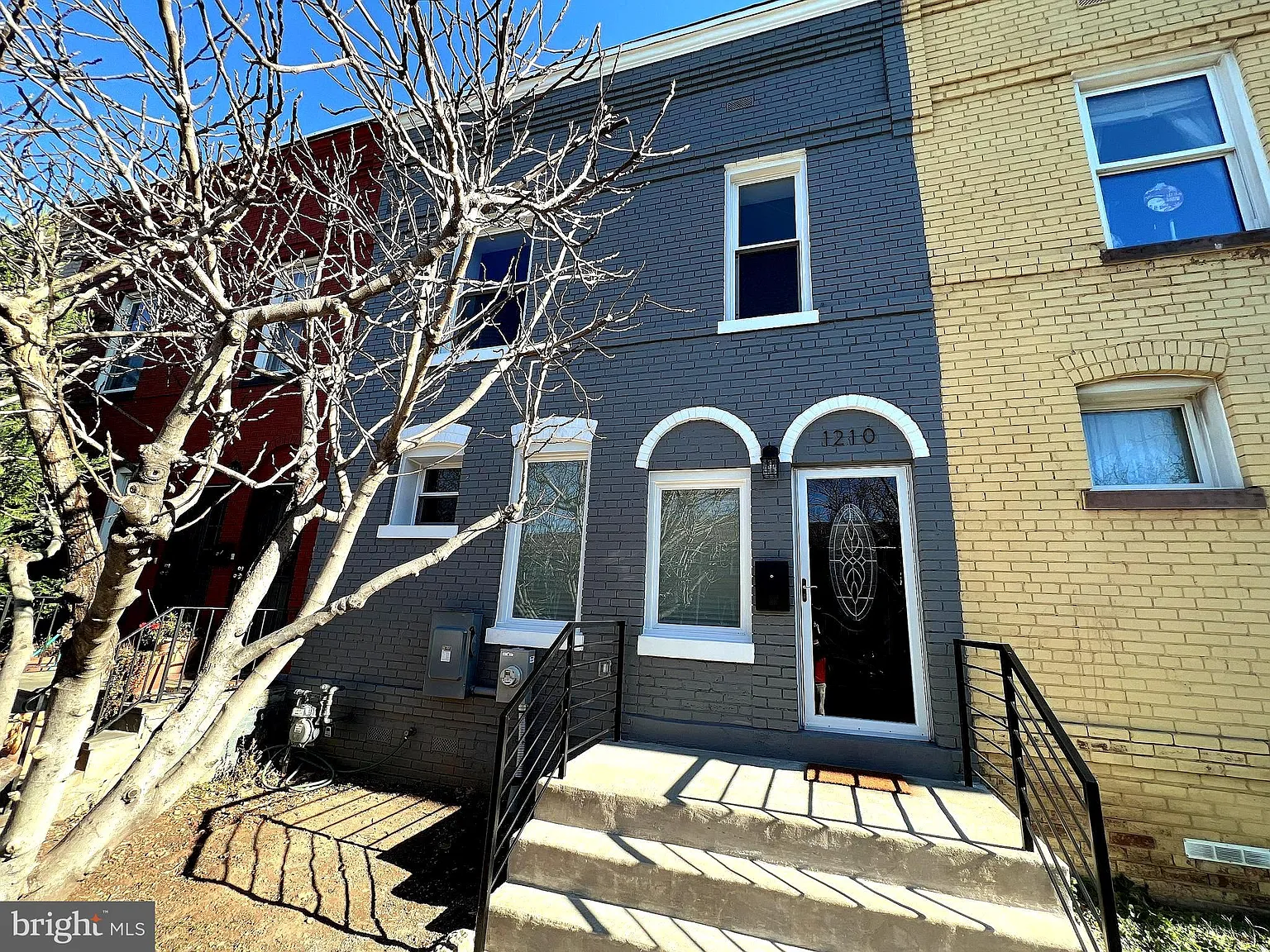 4 bed, 2.5 bath, 1600 sqft, $4,600 — Photo 2