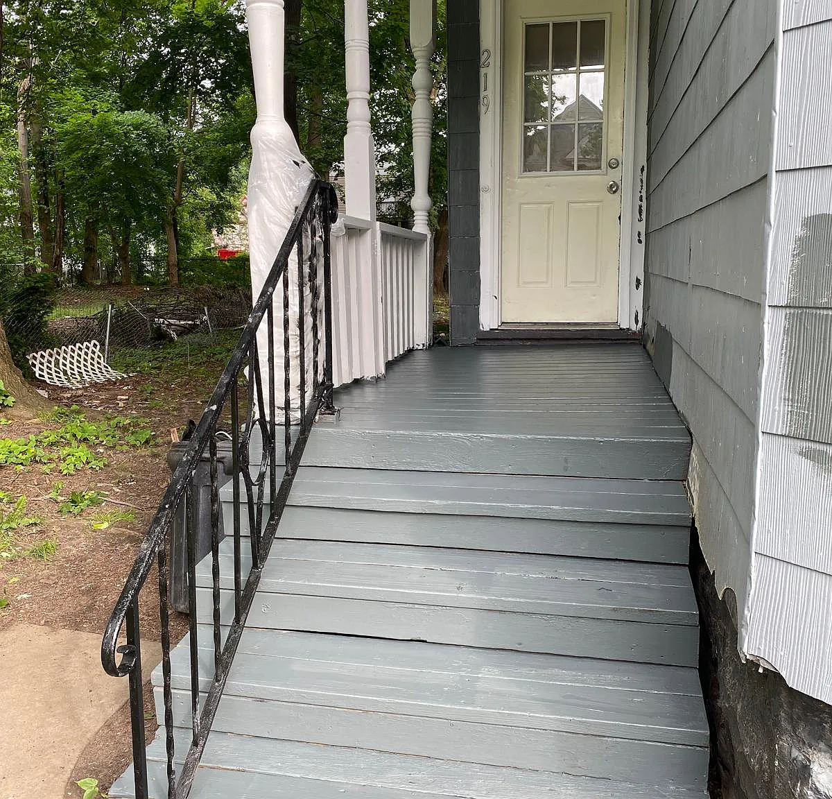 219 Sabine St — Photo 1