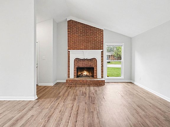 4th image of 108 Deerfield Dr