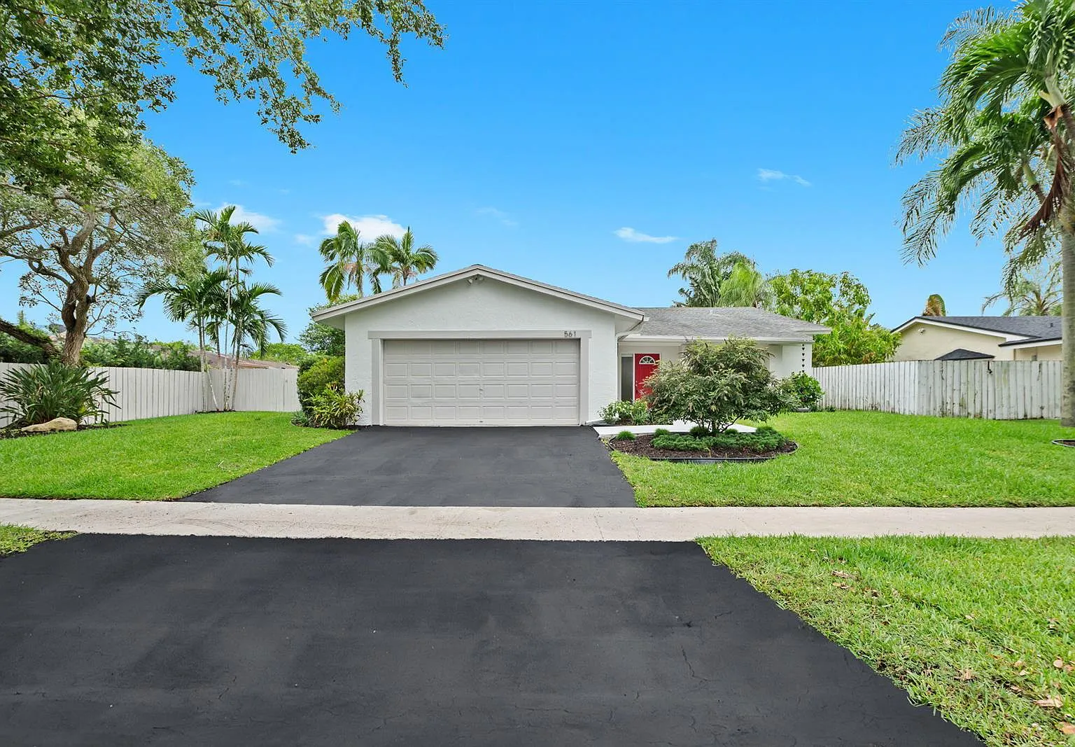 3 bed, 1665 sqft, $4,950 — Photo 3