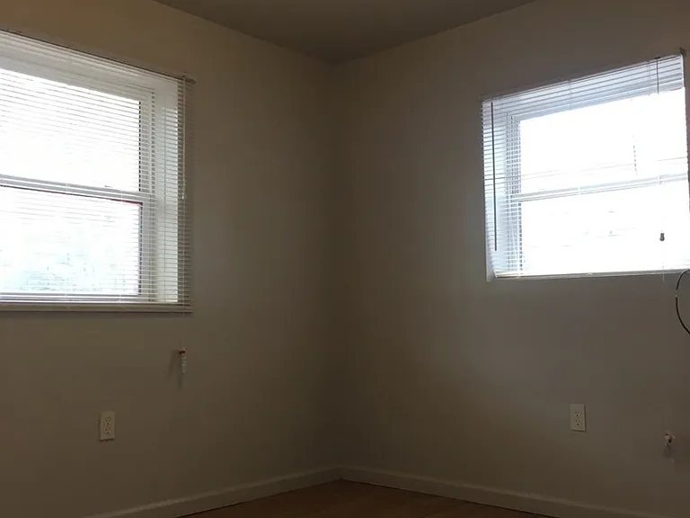 990 Lawton St SW — Photo 5