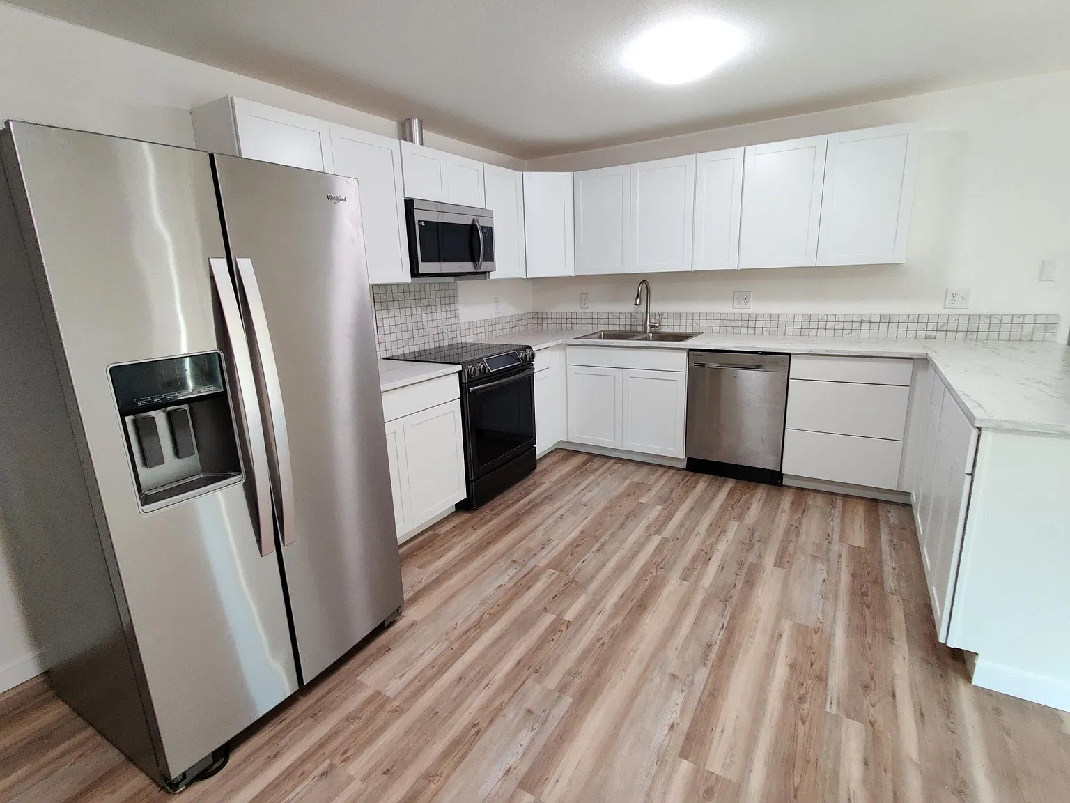 2 bed, 860 sqft, $2,100 — Photo 2