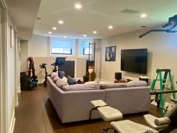 6126 S Saint Lawrence Ave APT 1, Chicago, IL 60637