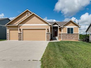 216 Firethorn Dr, Manhattan, KS 66503