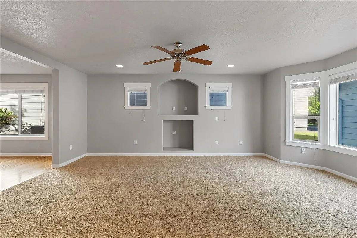 3 bed, 2.5 bath, 1686 sqft, $2,600 — Photo 1