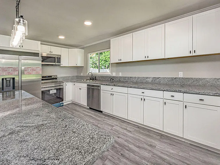 300 Riomar Dr — Photo 18