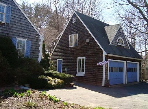 2 Car Garage w/ Apartment