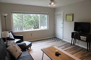 1002 W Springfield Ave — Photo 4