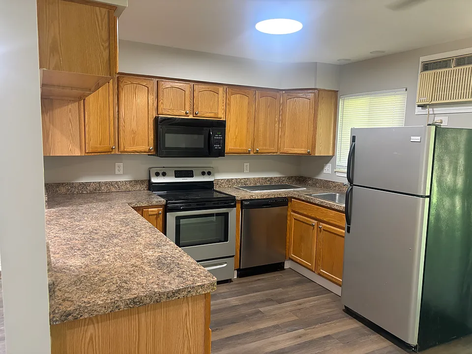 98 Village Ct #1