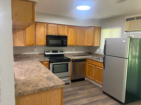 98 Village Ct APT 1, Ortonville, MI 48462