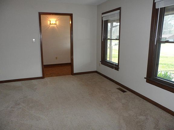 3rd image of 814 Kensington Blvd