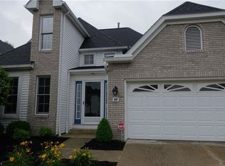 27 Nantucket Row, Rocky River, OH 44116