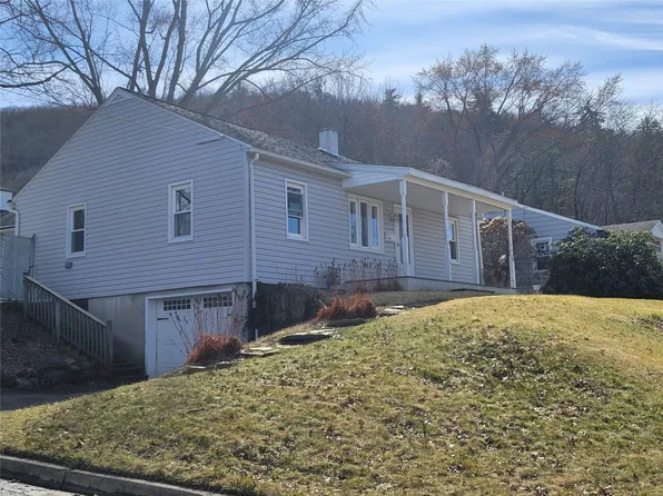 801 Verna Dr, Vestal, NY 13850