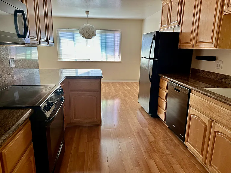 1548 Heron Ave — Photo 6