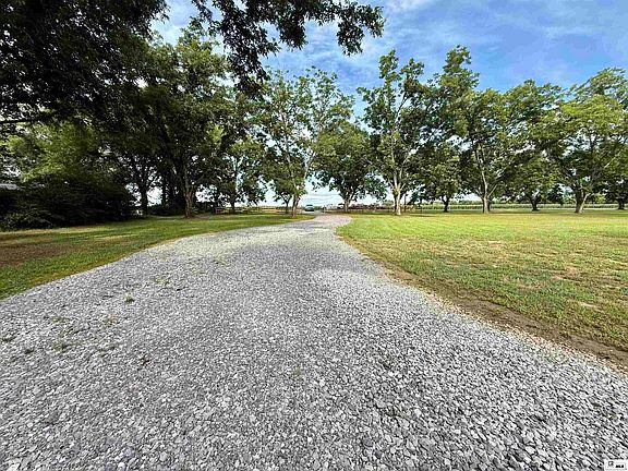 3rd image of 722 Highway 578