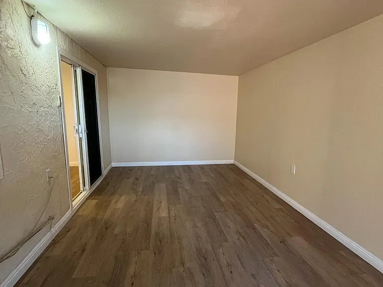4433 Logan Ave — Photo 7