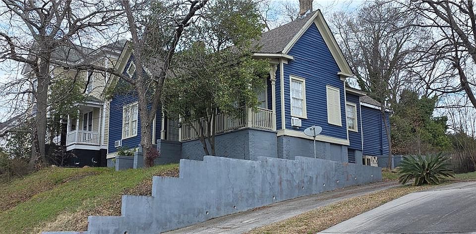 1st image of 975 Maple St