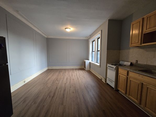 233 Weequahic Ave #14A