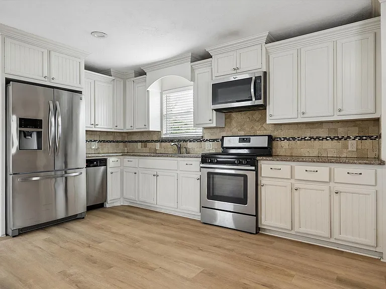 2519 White Oak Dr — Photo 5