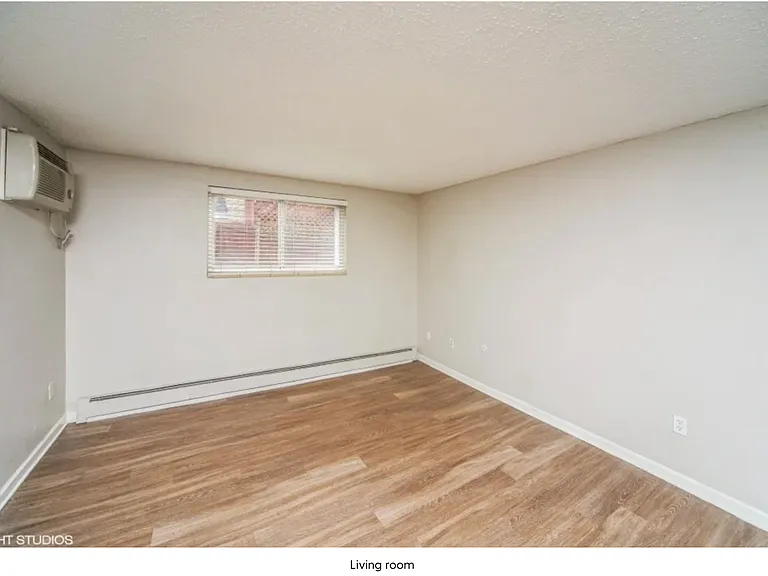 136 S Penn — Photo 12