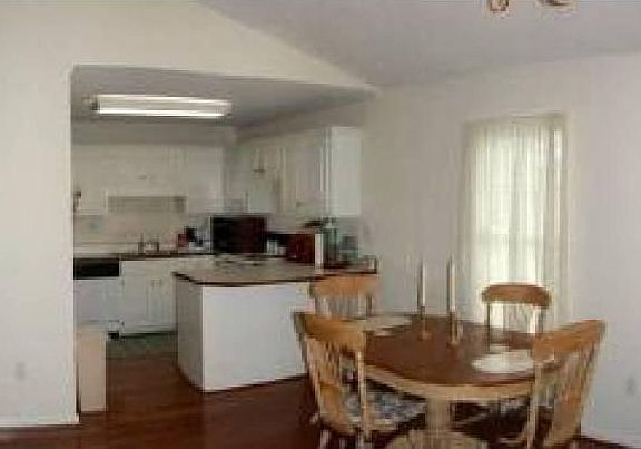 Breakfast nook / kitchen