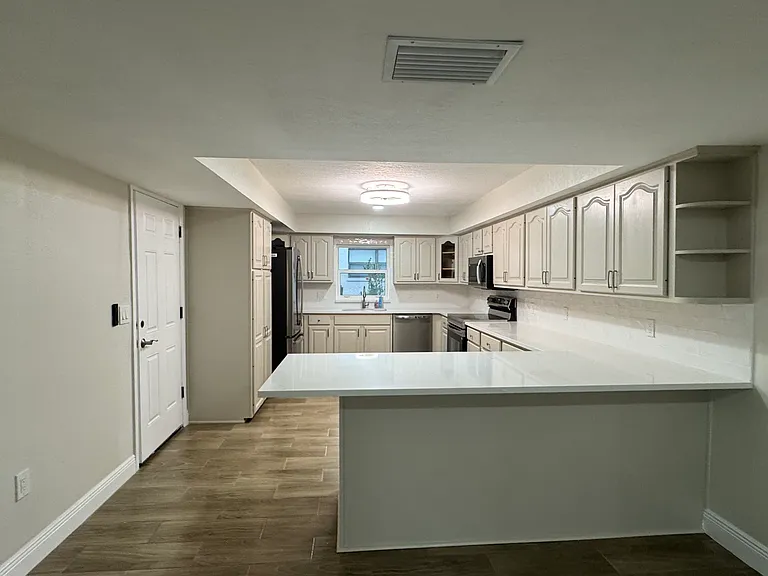 7409 Lake Forest Cir — Photo 38