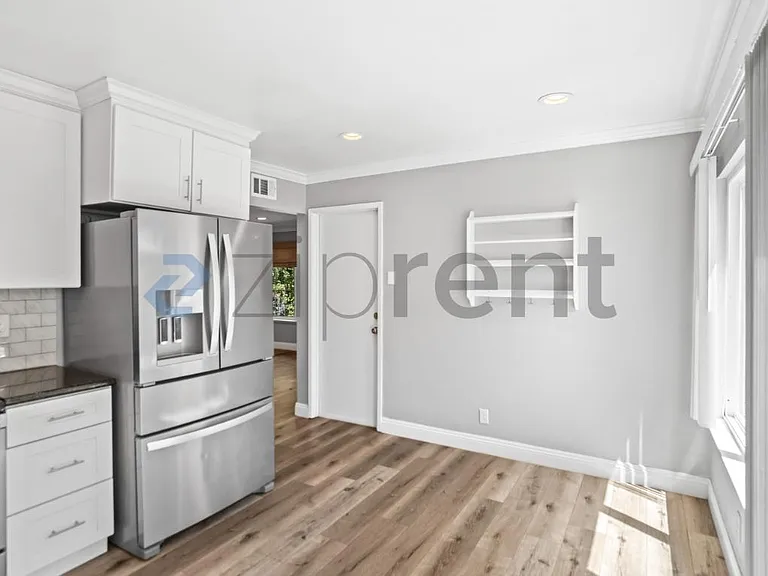 1427 Flickinger Ave — Photo 13