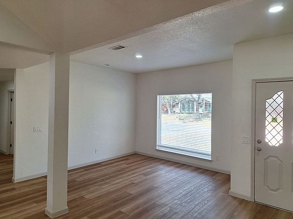 3rd image of 2520 Stone Creek Dr