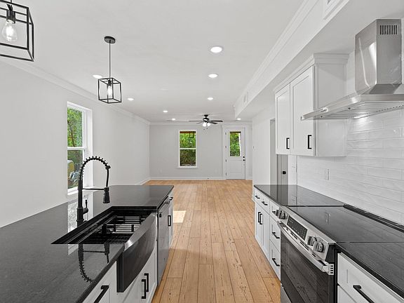 3rd image of 45 Laurel Oak Ln